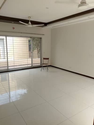 Kanal Upper Portion Separate Entrance Near Dolmen Mall