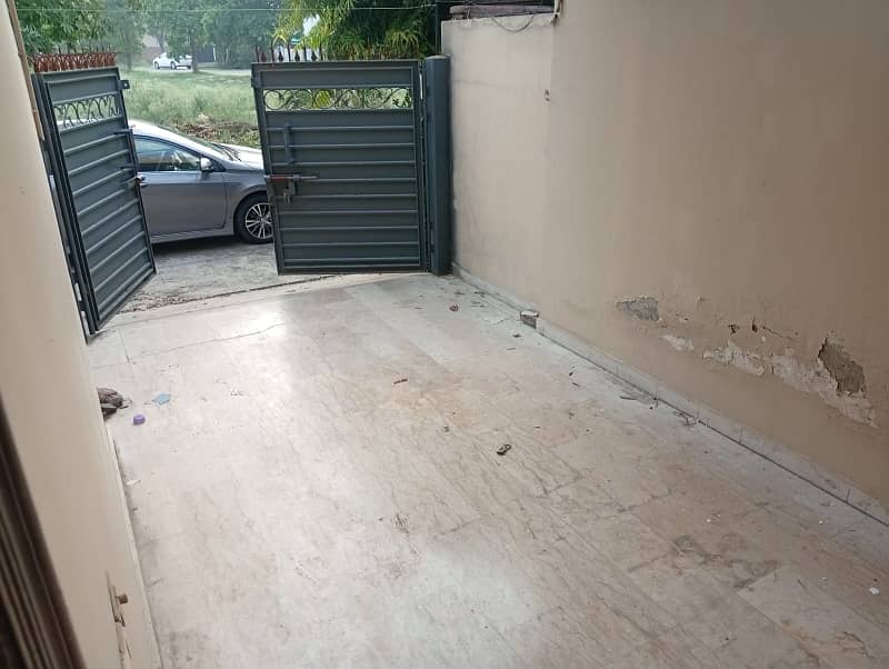 Kanal Upper Portion Separate Gate 0