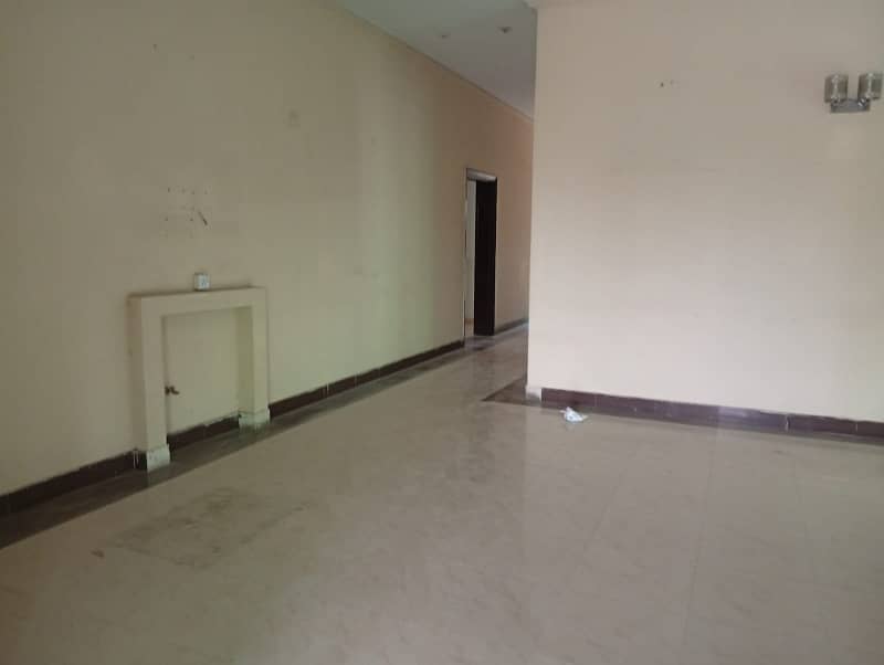 Kanal Upper Portion Separate Gate 3