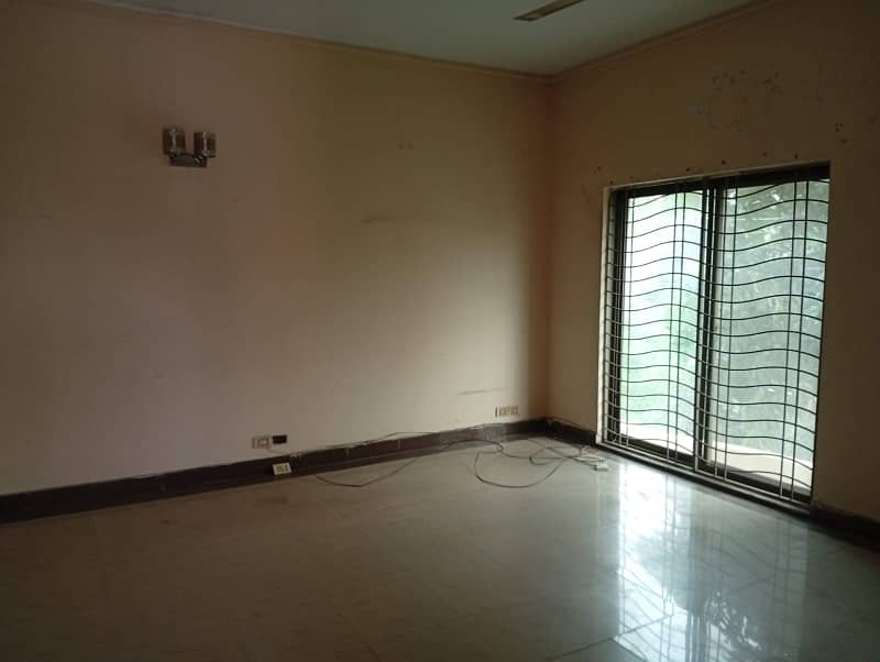 Kanal Upper Portion Separate Gate 4