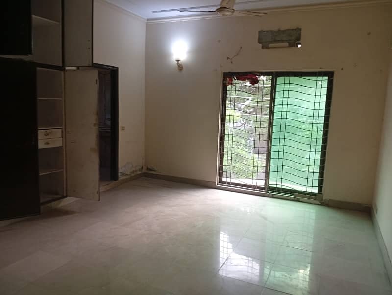 Kanal Upper Portion Separate Gate 5