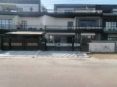 A Prime Location House Of 10 Marla In Multan