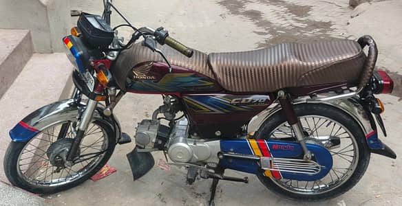 Honda CD70 one hand use ha saf halat me ha Ghar me use hoi