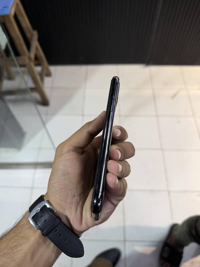 Apple iPhone 11 Pro 2