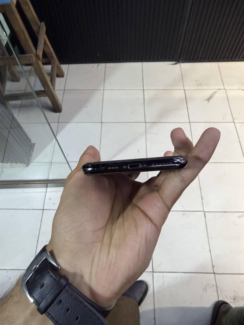 Apple iPhone 11 Pro 3