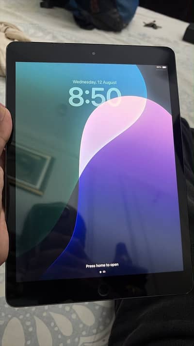 I Pad 7 Genration with box 32 Gb