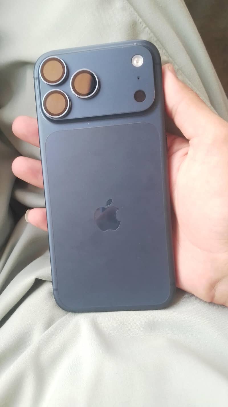 Apple iPhone 17 Pro Max 2