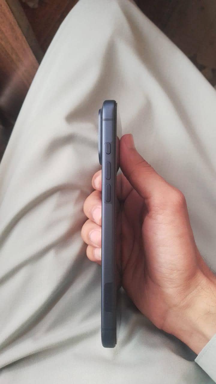 Apple iPhone 17 Pro Max 3