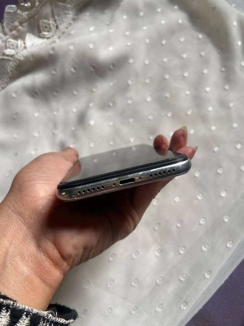 Apple iPhone X 3