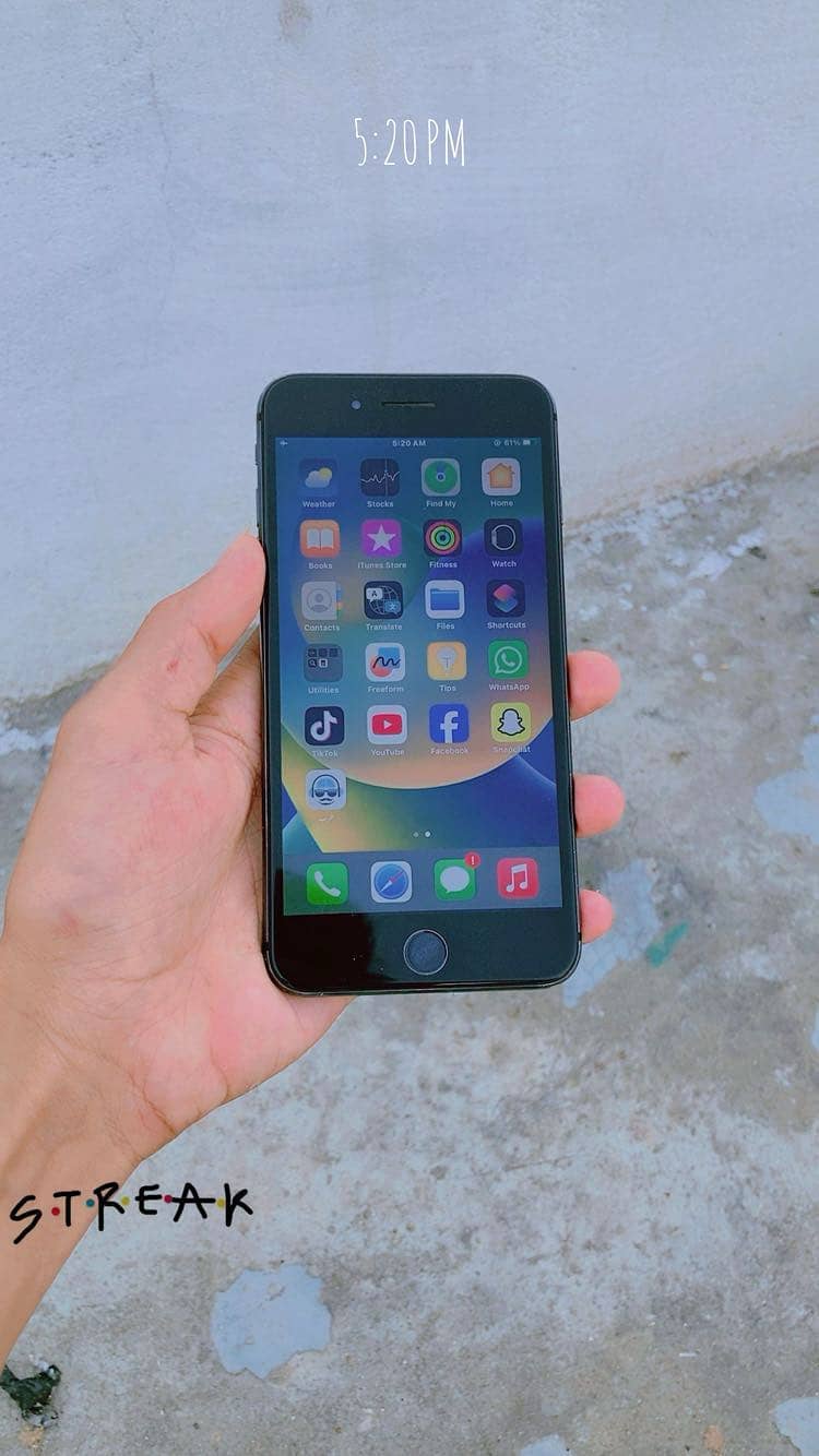 Apple iPhone 8 Plus 1