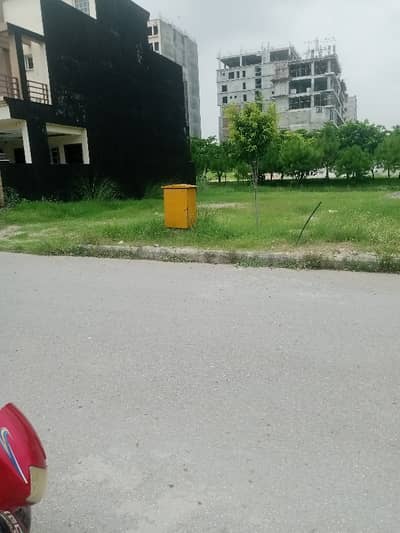 100% 8 Marla Solid Land Back Open Plot For Sale