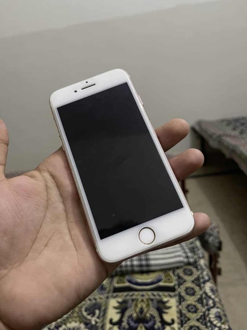 Apple iPhone 7 0