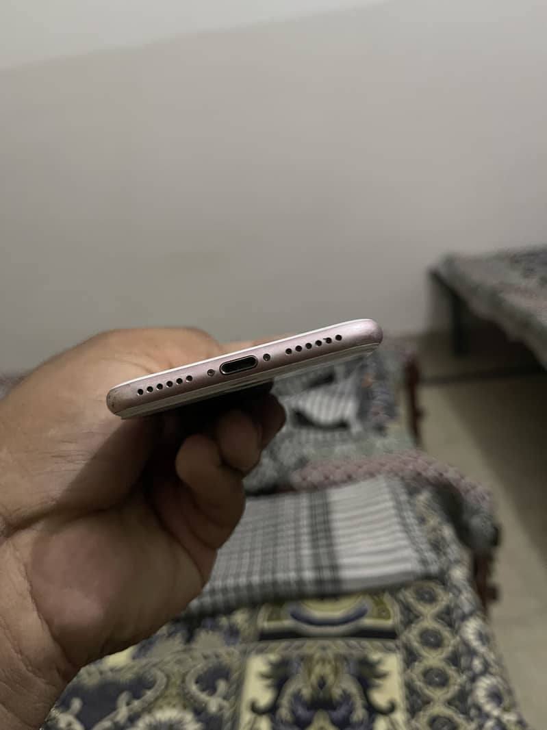 Apple iPhone 7 3