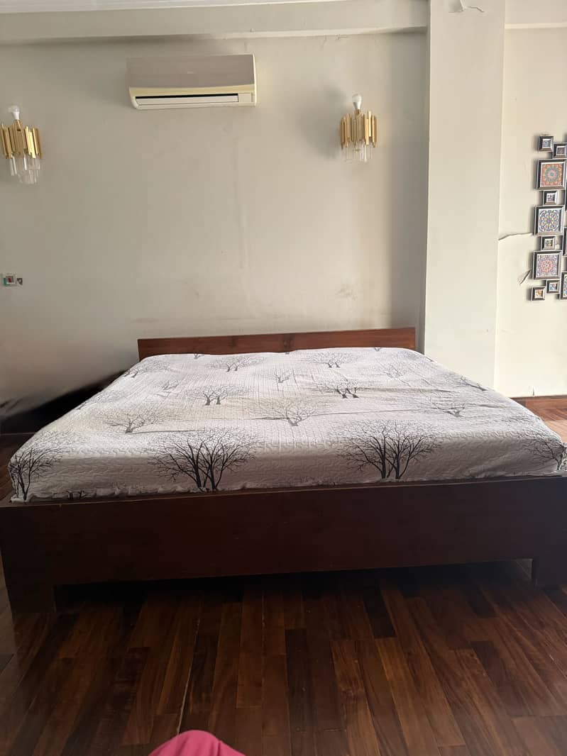 A king size bed 1