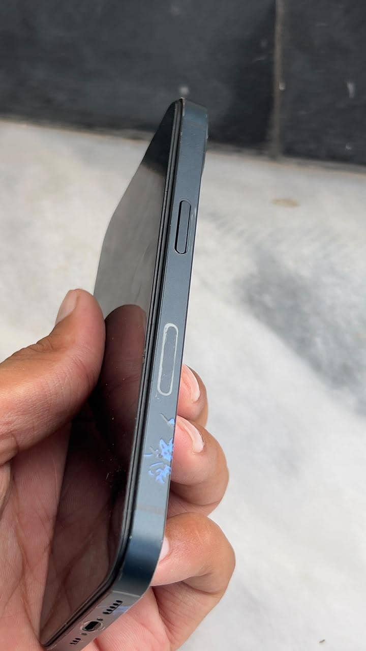 Apple iPhone 13 6