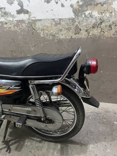 Honda 125 new condition whatsapp num 03350891487