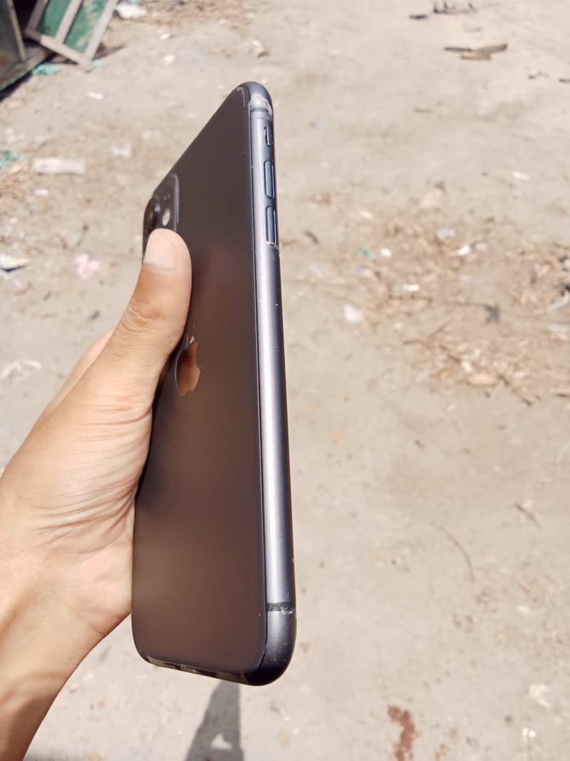 Apple iPhone 11 0