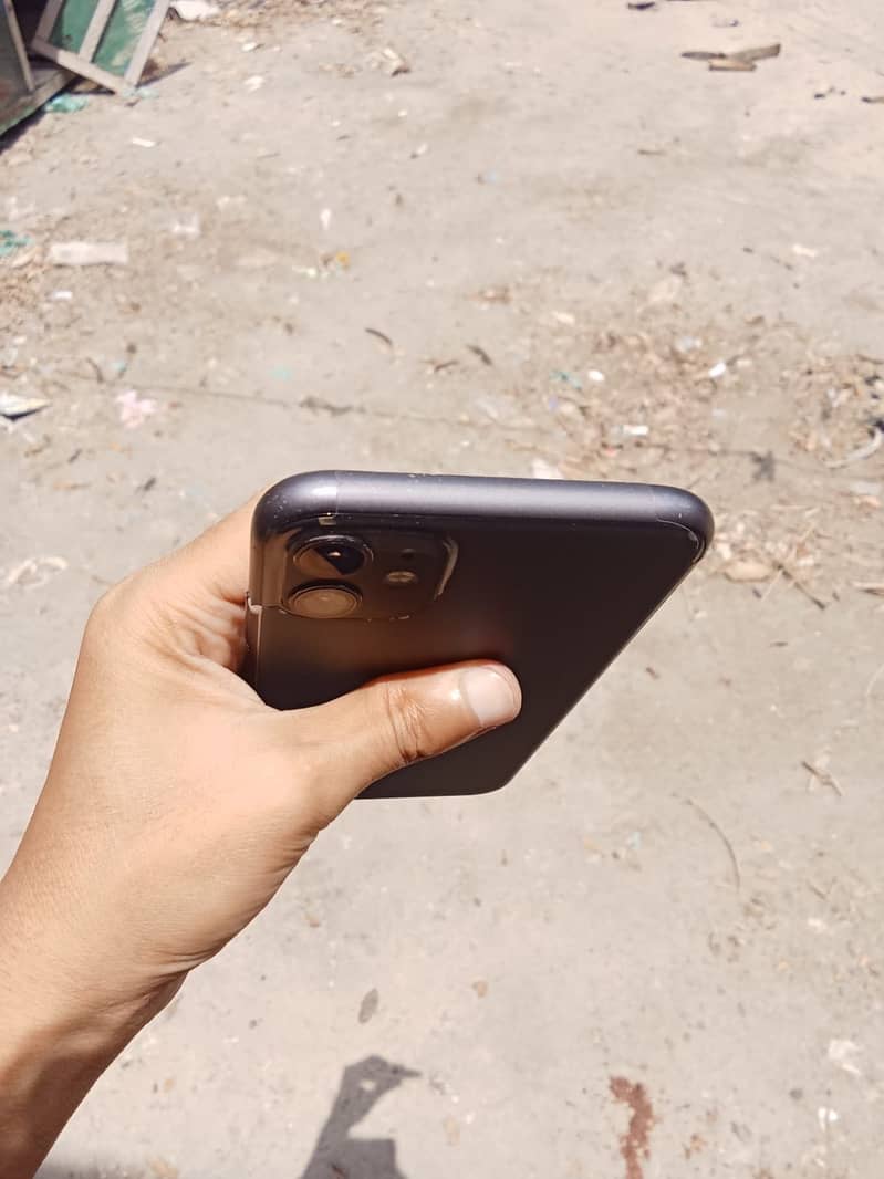Apple iPhone 11 4