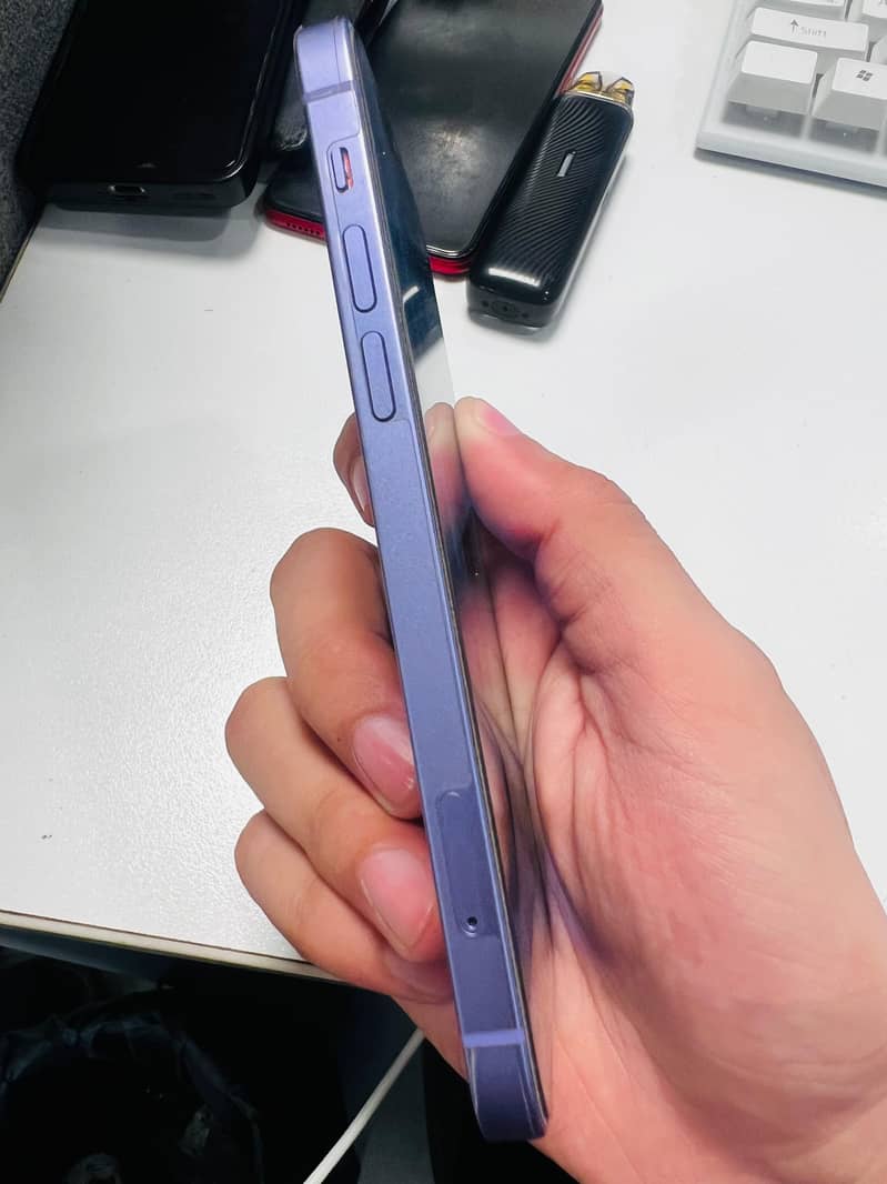 Apple iPhone 12 3
