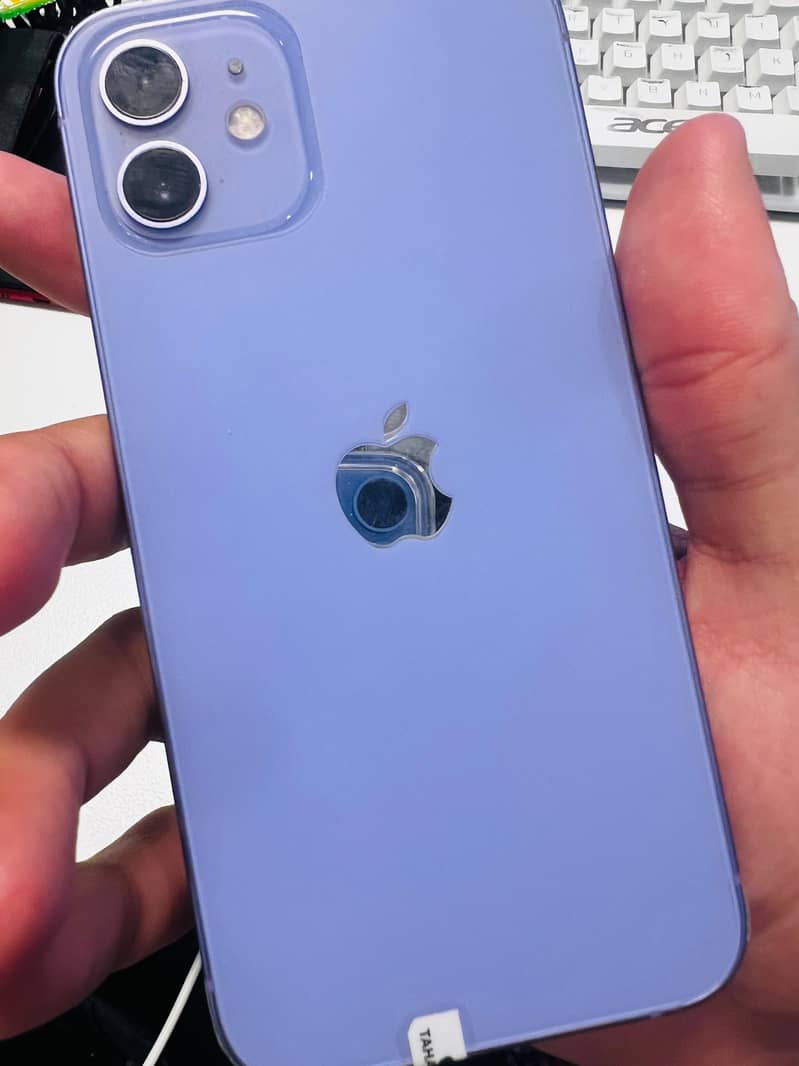 Apple iPhone 12 4