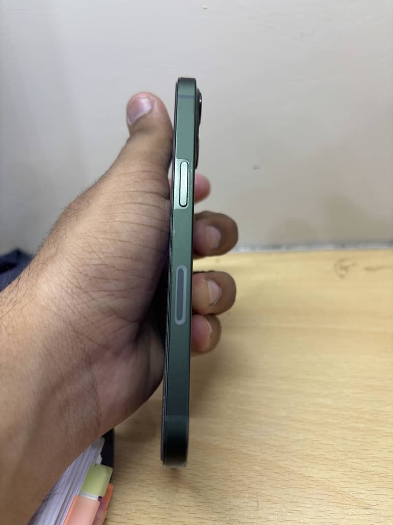 Apple iPhone 13 1