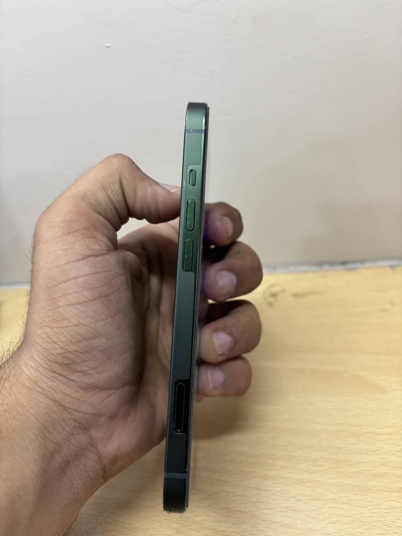 Apple iPhone 13 2