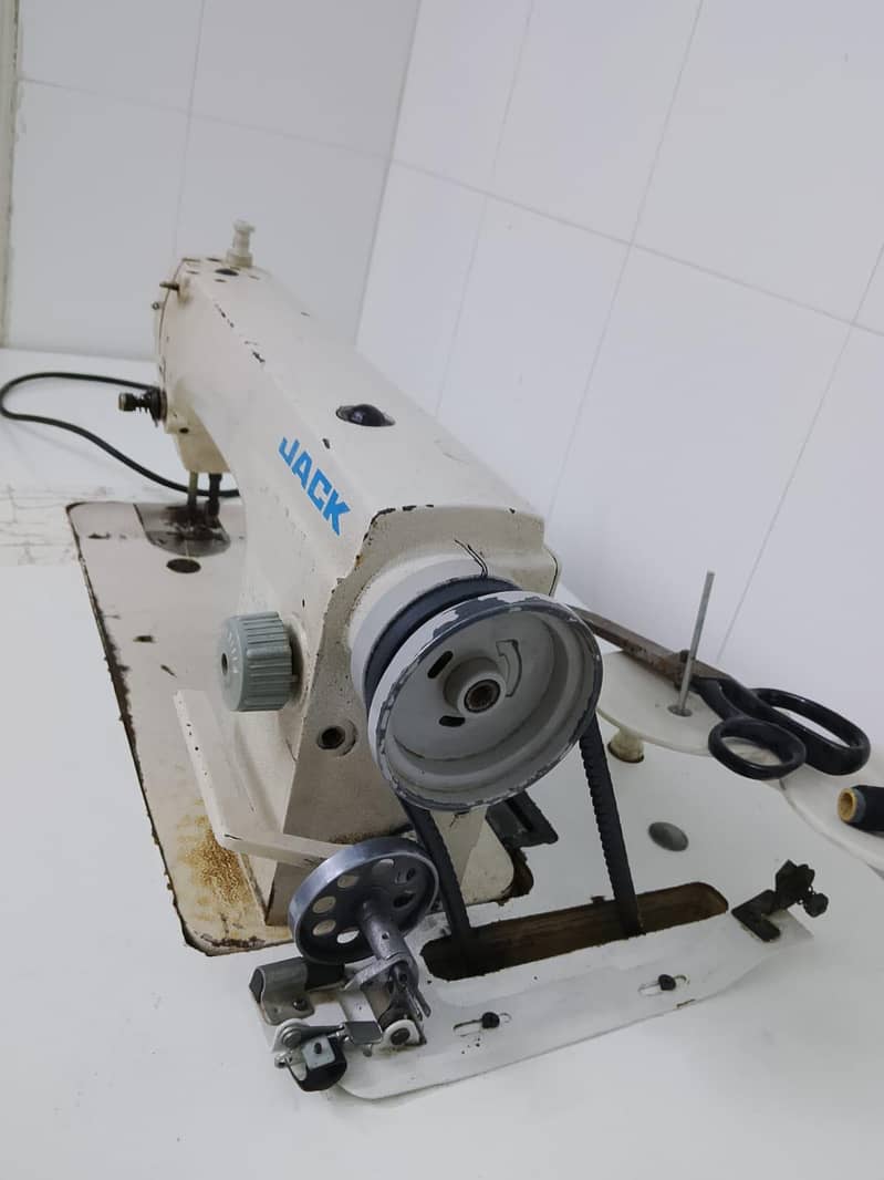 JACK SEWING MACHINE 2