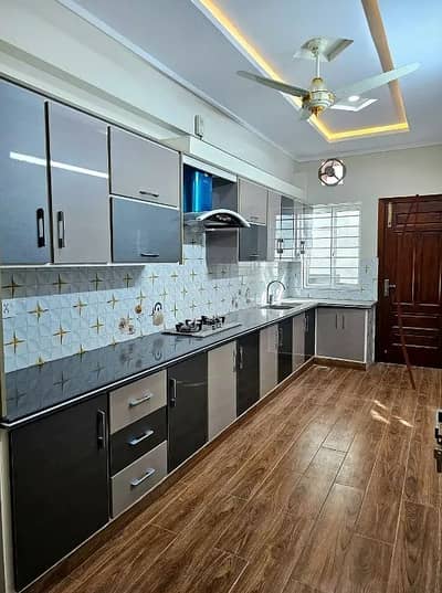 G 13 10 MARLA HOUSE UPAR POTION AVAILABLE FOR RENT