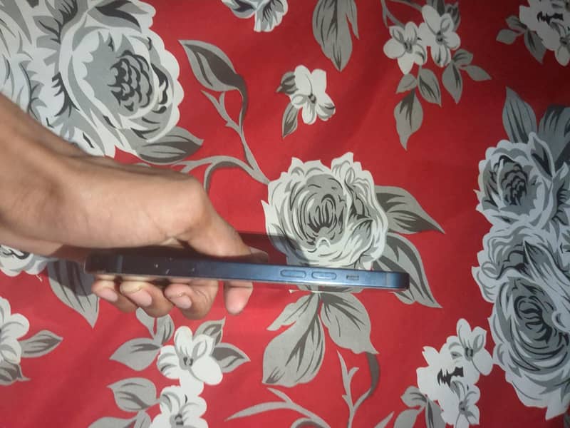 Apple iPhone 13 1