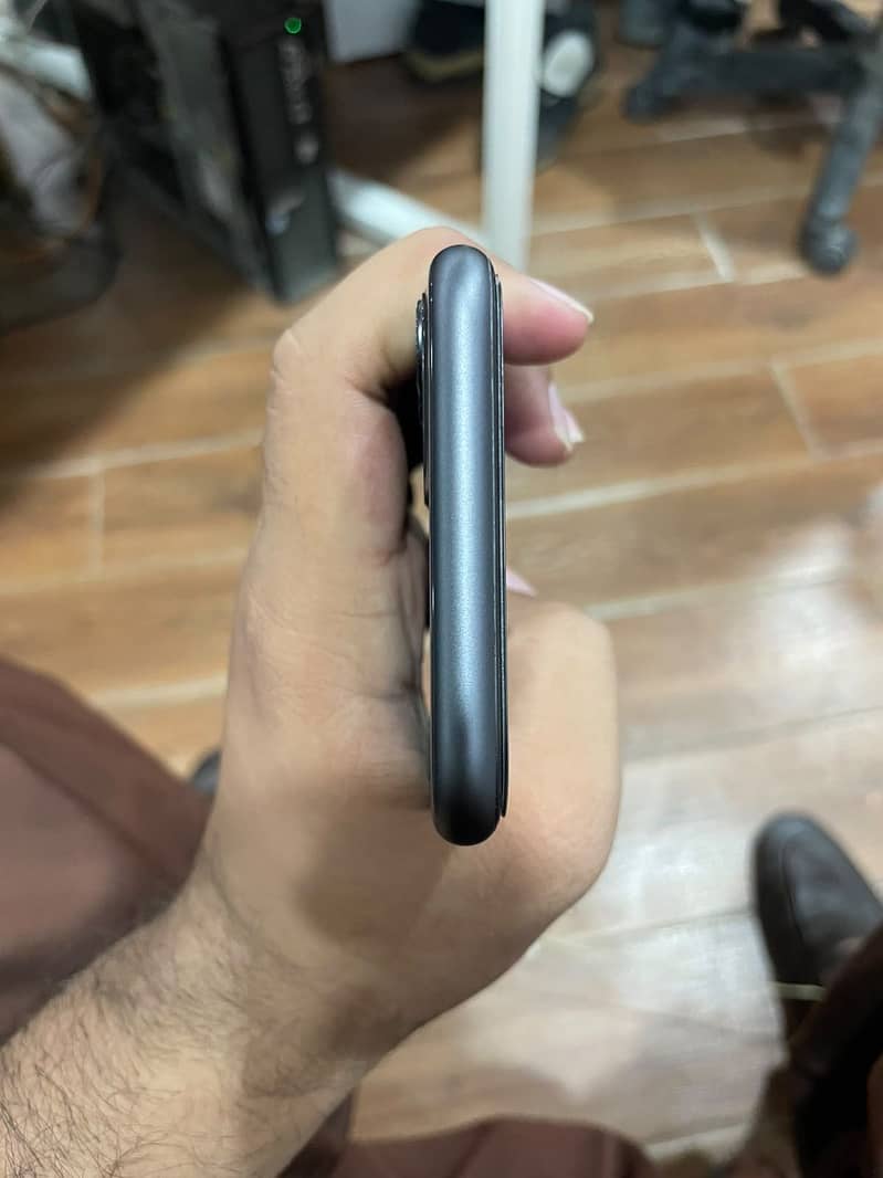 Apple iPhone 11 2