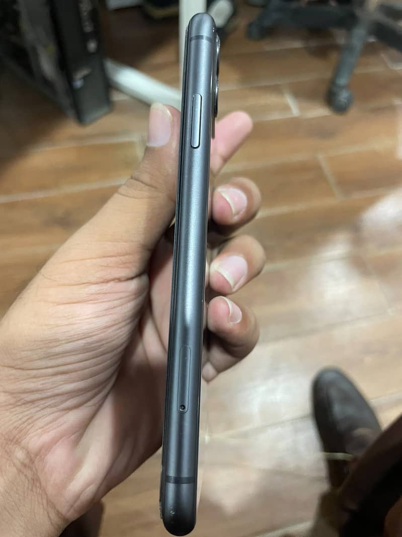 Apple iPhone 11 3