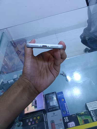 Apple iPhone SE