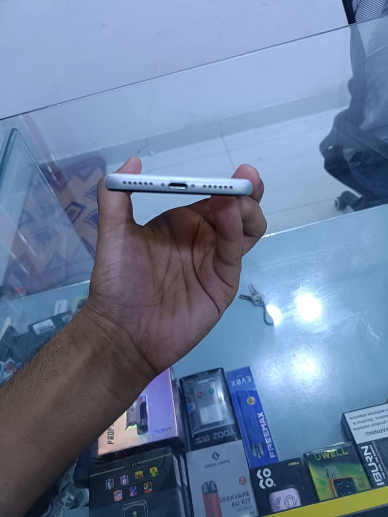 Apple iPhone SE 0