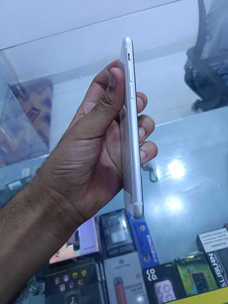 Apple iPhone SE 3