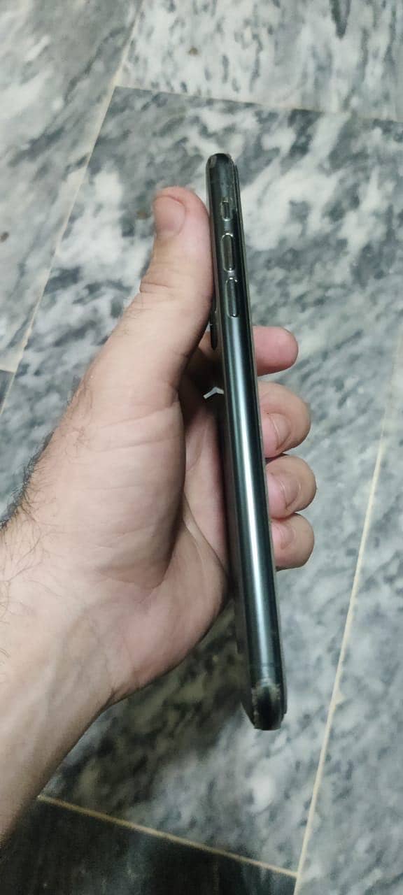 iPhone 11 pro max 6
