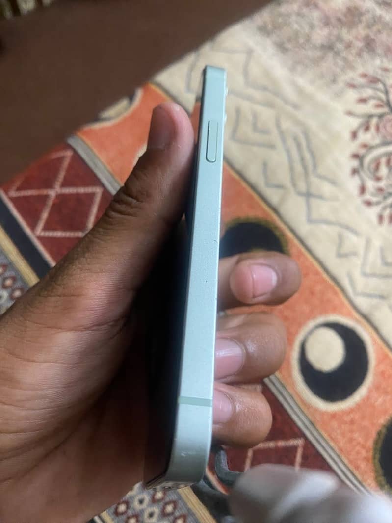 Apple iPhone 12 mini 4