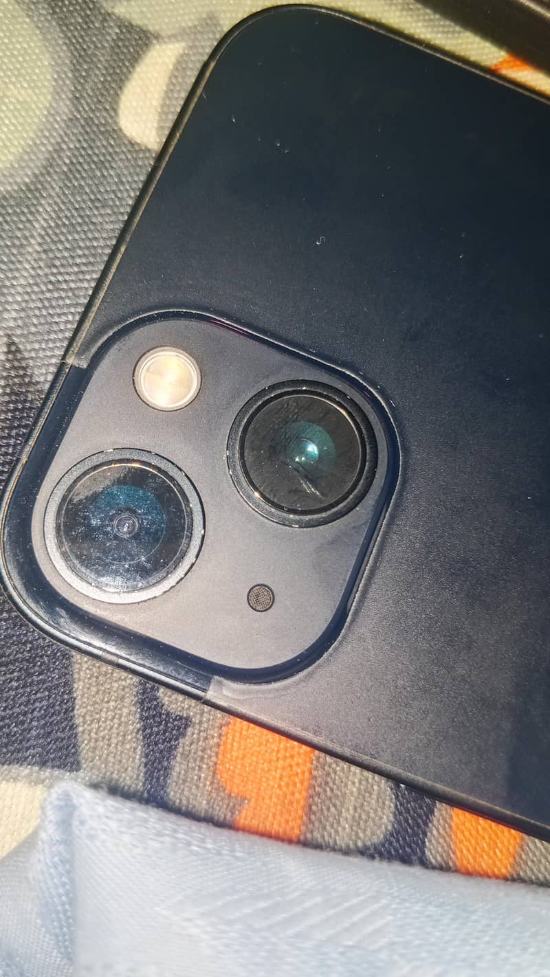 Apple iPhone 13 4