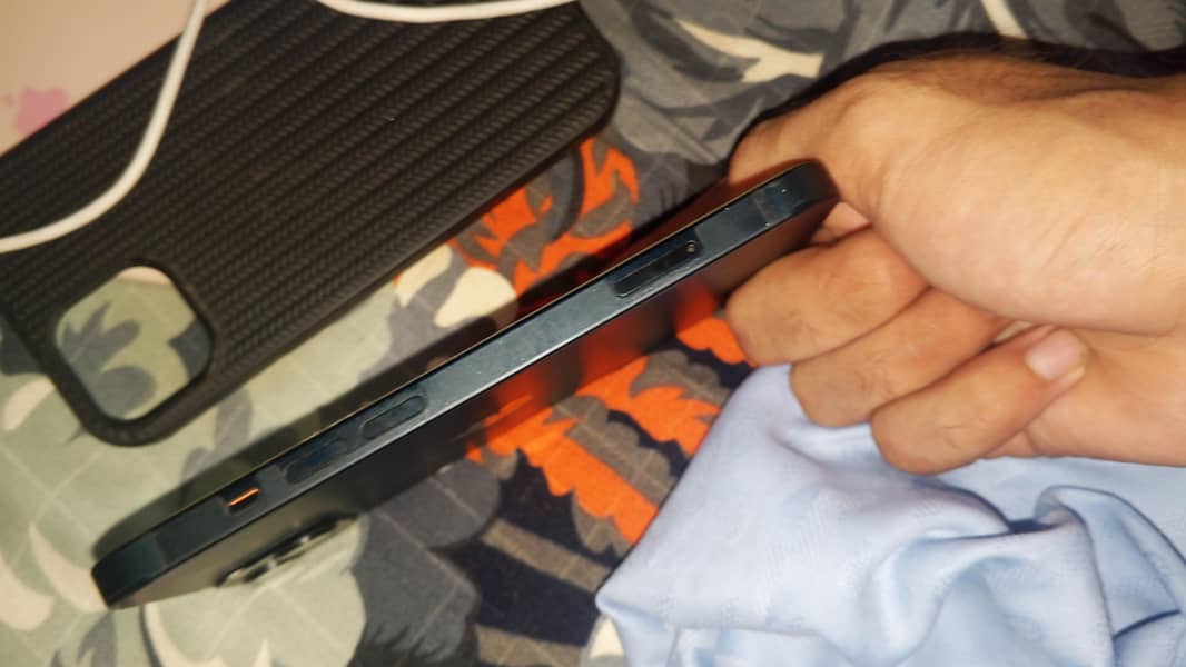 Apple iPhone 13 5