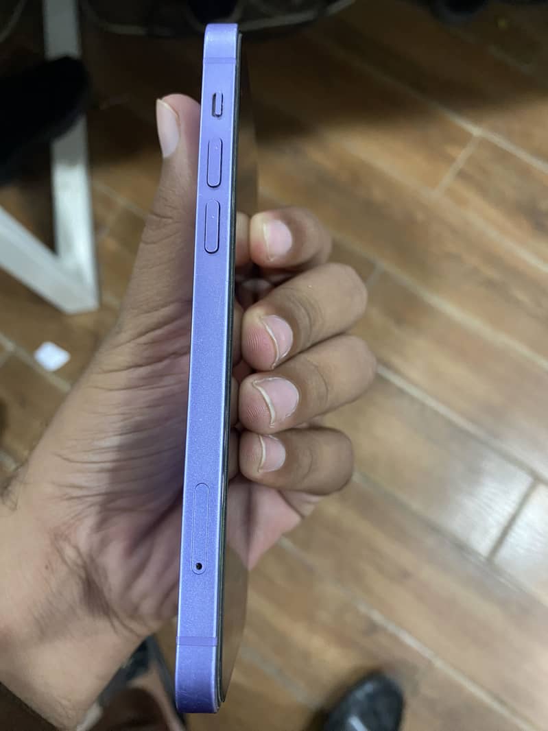 Apple iPhone 12 4