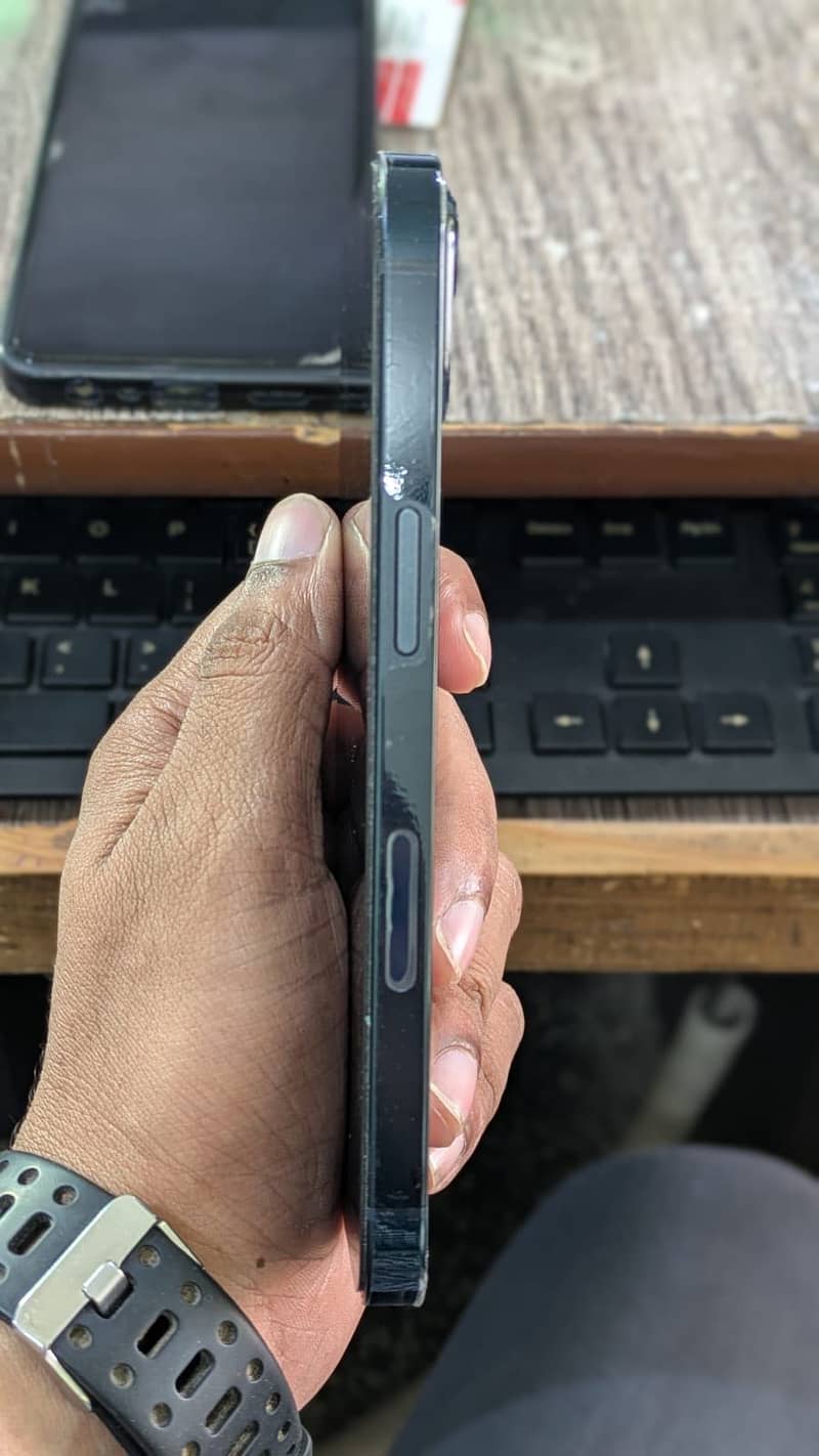 Apple iPhone 13 3