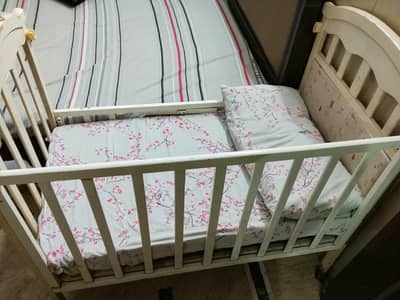 baby bed / baby cot