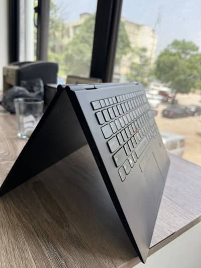 Lenovo ThinkPad X1 Yoga, 16 RAM, 512 SSD
