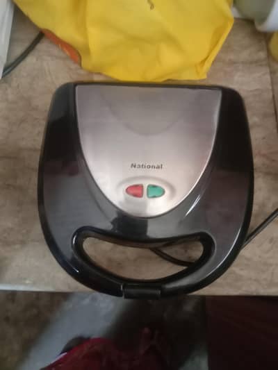 sandwich maker in very good condition for sell