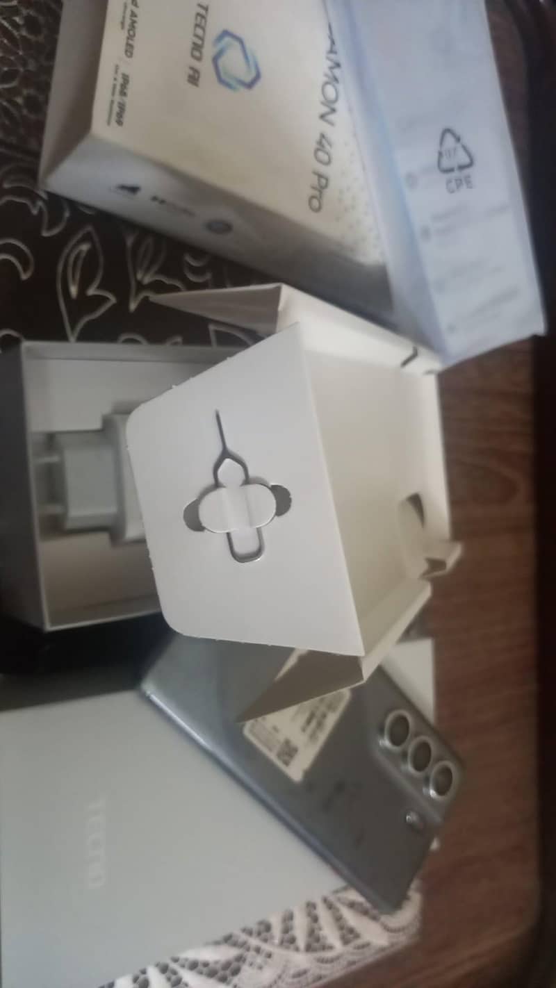 Tecno CAMON 40 Pro 1