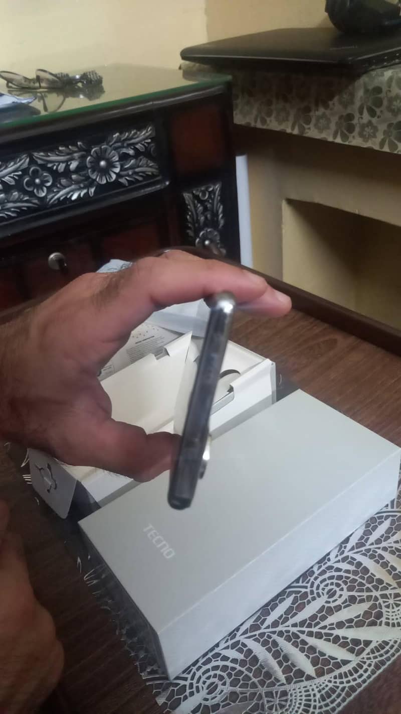 Tecno CAMON 40 Pro 4