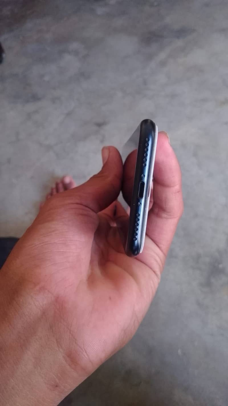 Apple iPhone SE 3rd generation 1