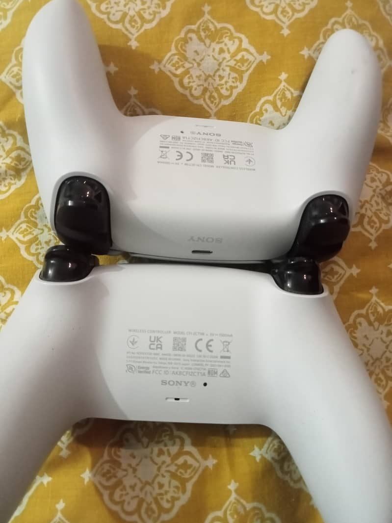 Ps5 controllers (ORIGINAL) 1
