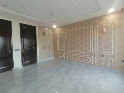 Prime Location House Sized 10 Marla Is Available For sale In Wapda Town Phase 1 - Block E