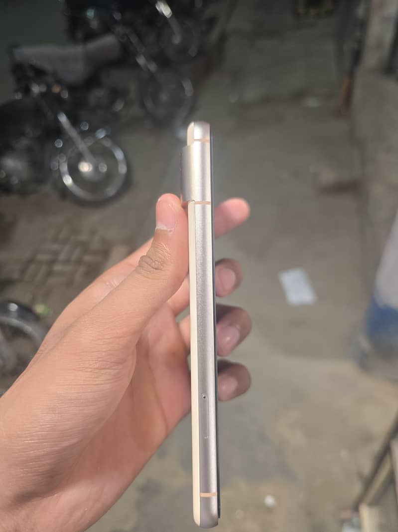 Google Pixel 8 2