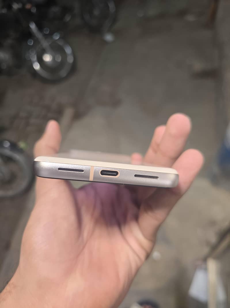 Google Pixel 8 3